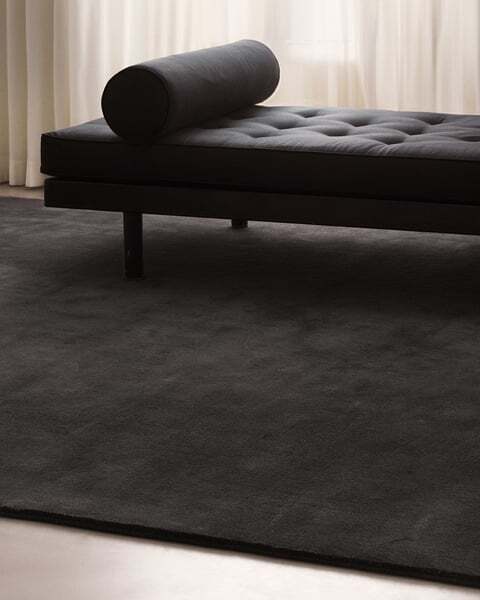 Elegant Hand Tufted Wool Floor Rug – Durable & Stylish
